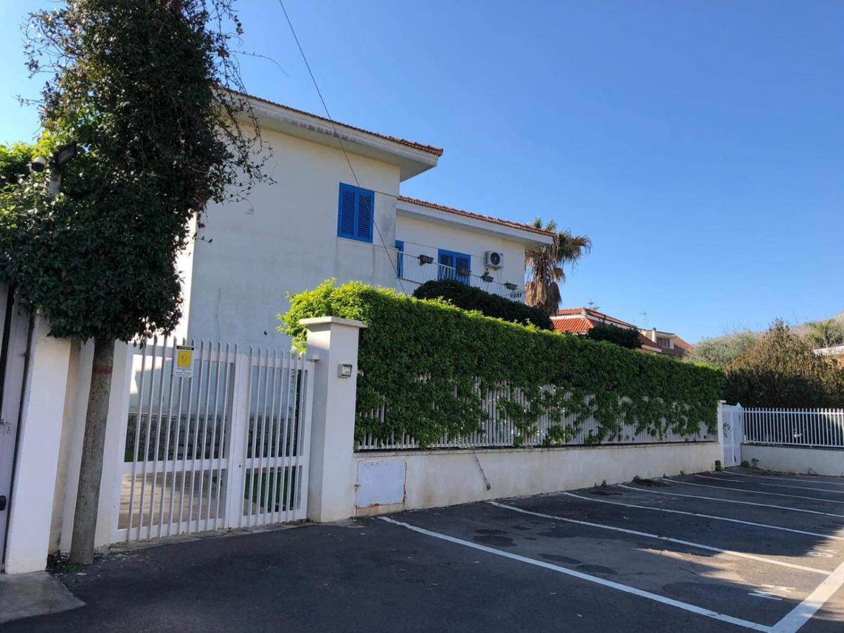 Mondello Beach The House With Green Lawns Villa Exterior photo