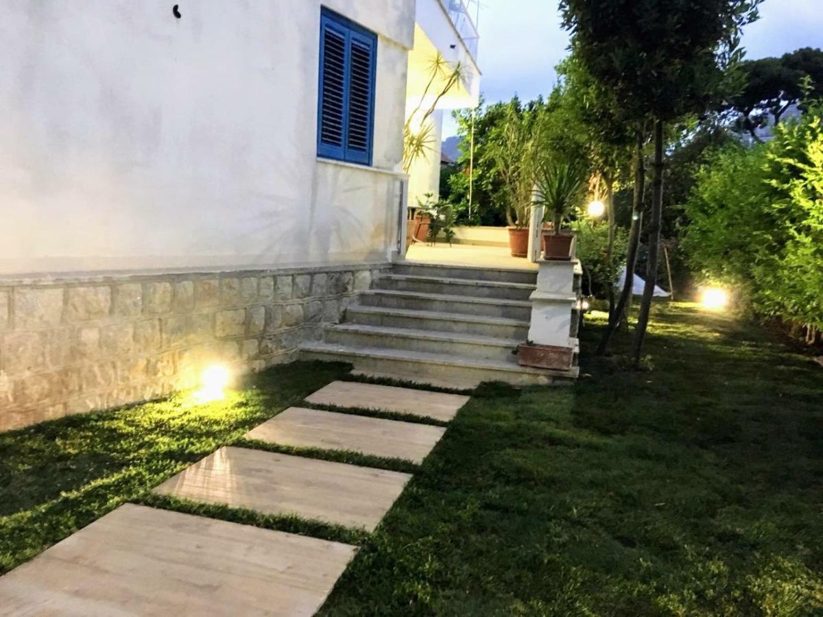 Mondello Beach The House With Green Lawns Villa Exterior photo